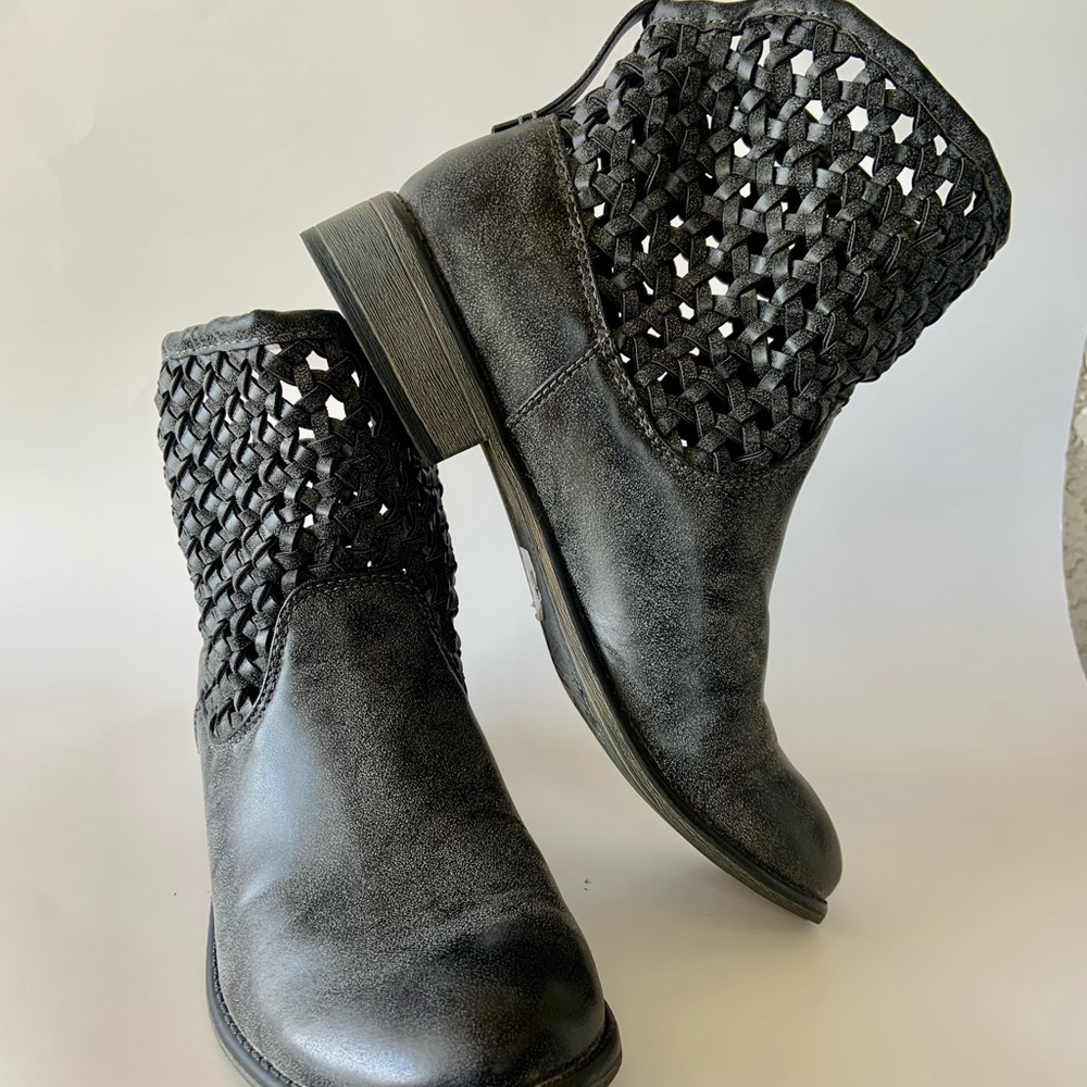 Roxy black cutout Carrington Boot